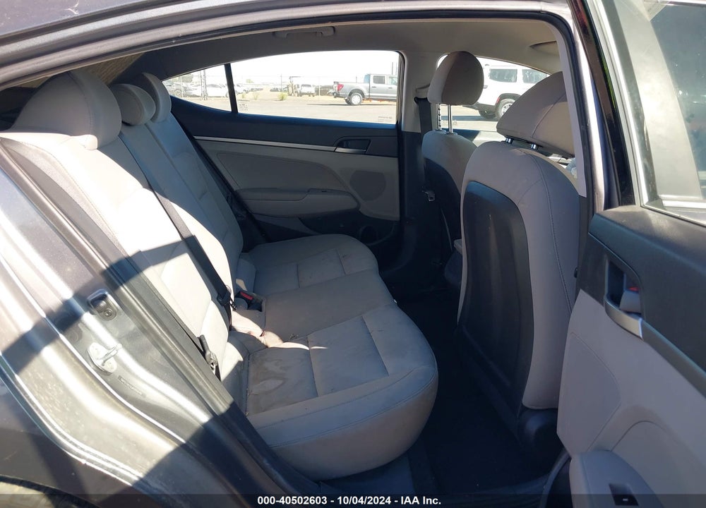 2018 HYUNDAI ELANTRA SE VIN: 5NPD74LF6JH395648