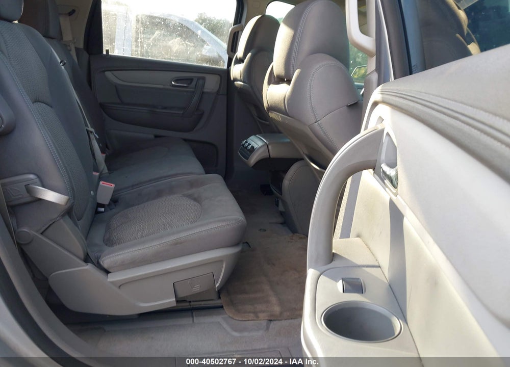 2015 CHEVROLET TRAVERSE LS VIN: 1GNKVFKDXFJ205140