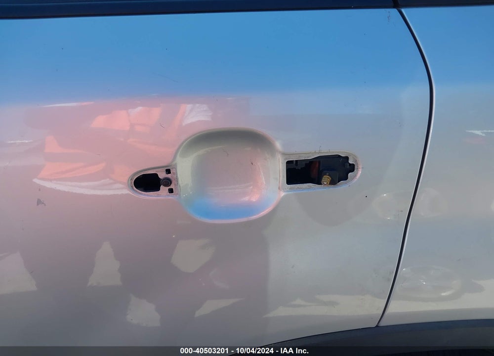 2011 KIA SORENTO LX VIN: 5XYKT3A10BG044909