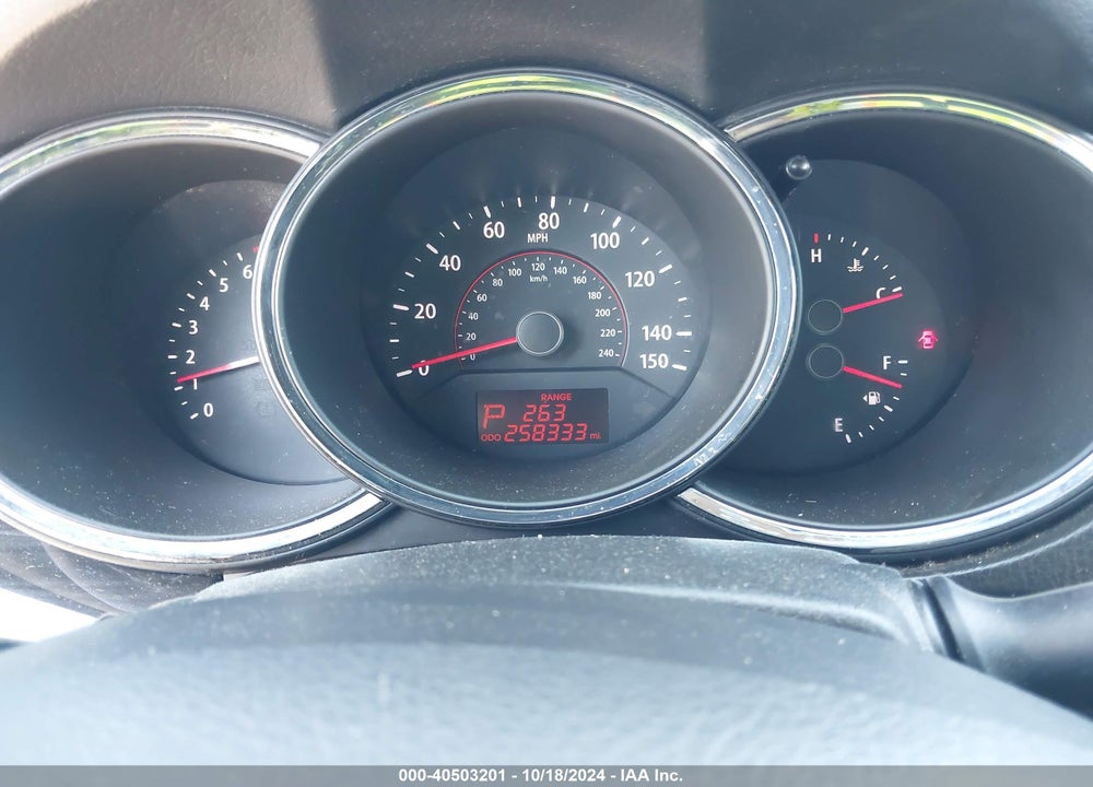 2011 KIA SORENTO LX VIN: 5XYKT3A10BG044909