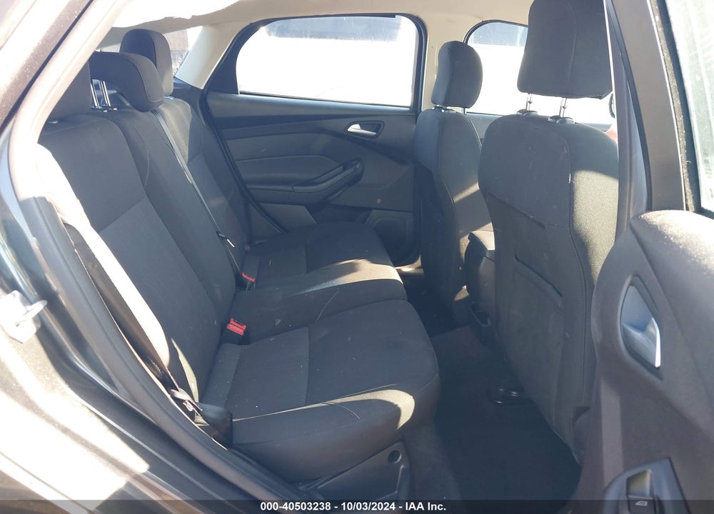 2017 FORD FOCUS SE VIN: 1FADP3K24HL258633