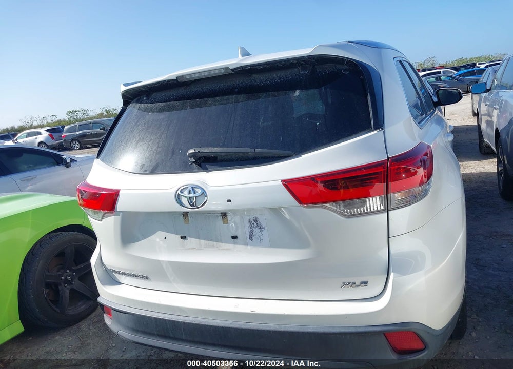 2019 TOYOTA HIGHLANDER XLE VIN: 5TDKZRFHXKS565694