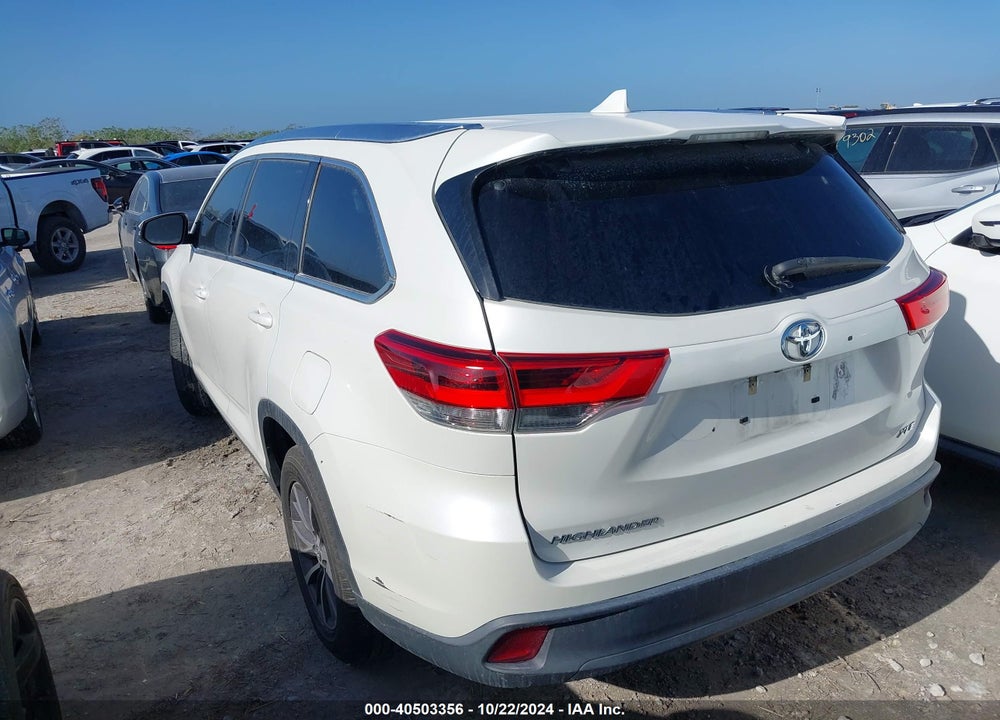 2019 TOYOTA HIGHLANDER XLE VIN: 5TDKZRFHXKS565694