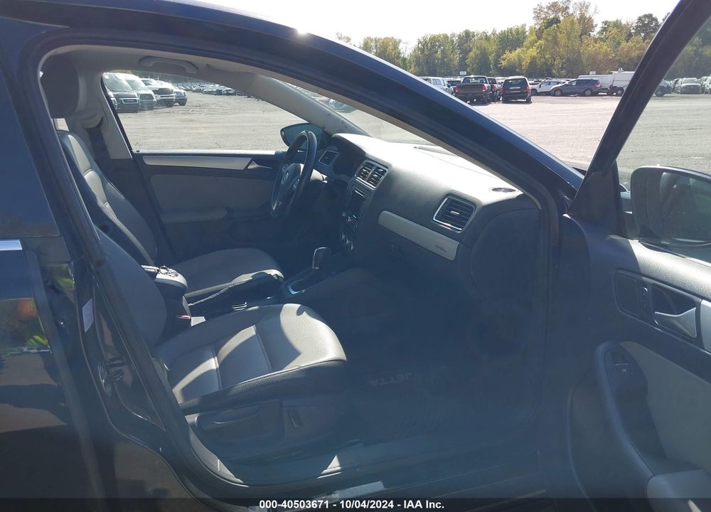 2014 VOLKSWAGEN JETTA HYBRID SEL VIN: 3VW637AJ8EM283430