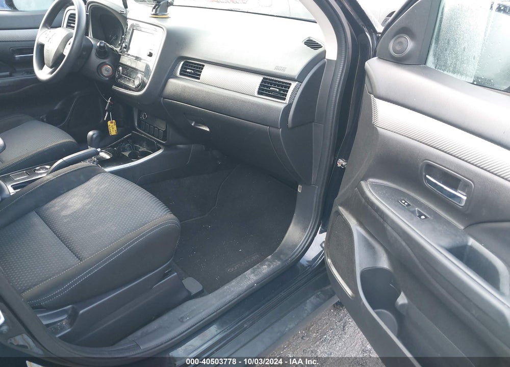 2018 MITSUBISHI OUTLANDER ES VIN: JA4AD2A34JJ000702