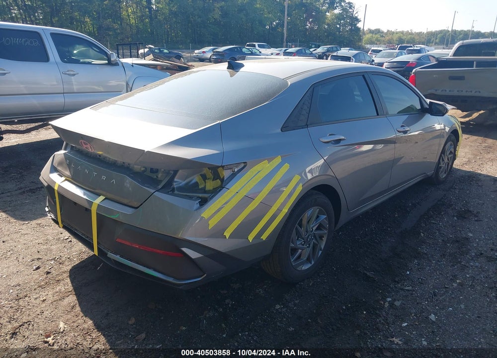2024 HYUNDAI ELANTRA SEL VIN: KMHLM4DG8RU734581