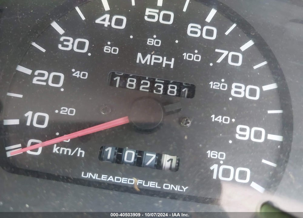 1996 NISSAN TRUCK XE VIN: 1N6SD11S6TC381842