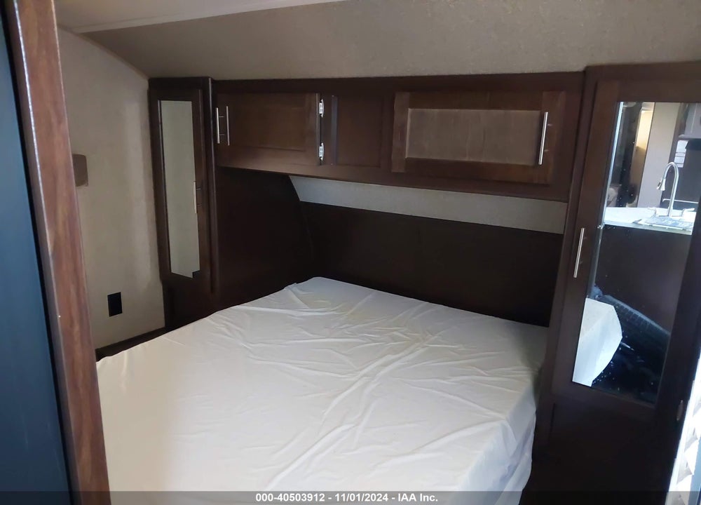 2017 FOREST RIVER CHEROKEE VIN: 4X4TCKE26HX125351