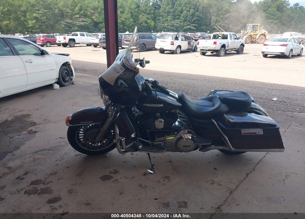 2011 HARLEY-DAVIDSON FLHTK VIN: 1HD1KEM18BB653342