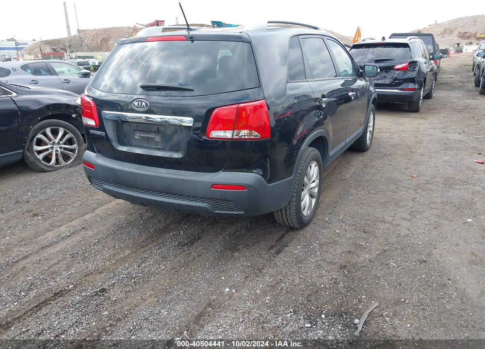 2011 KIA SORENTO LX V6 VIN: 5XYKT4A2XBG172640