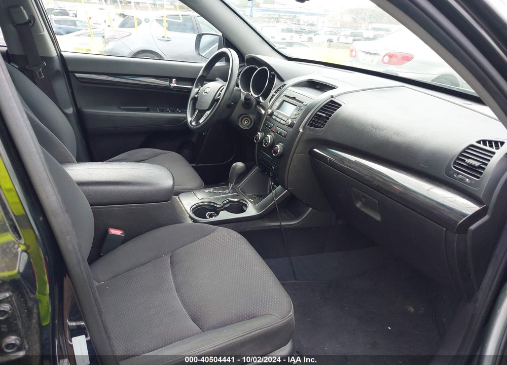 2011 KIA SORENTO LX V6 VIN: 5XYKT4A2XBG172640