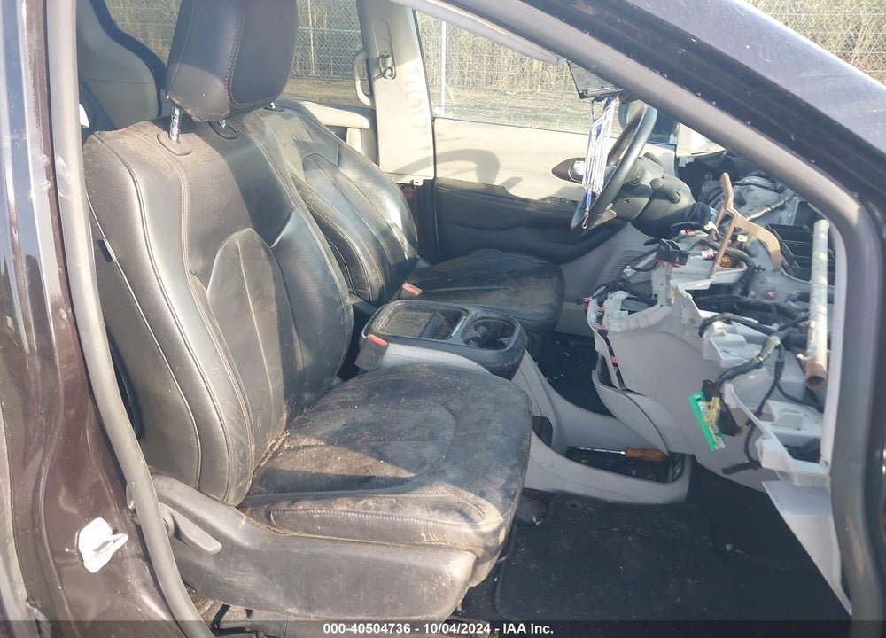 2017 CHRYSLER PACIFICA TOURING L VIN: 2C4RC1BG8HR665289