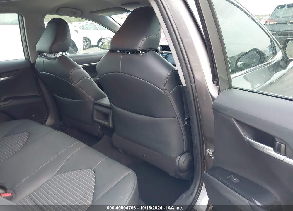 2019 TOYOTA CAMRY SE VIN: 4T1B11HK2KU182048