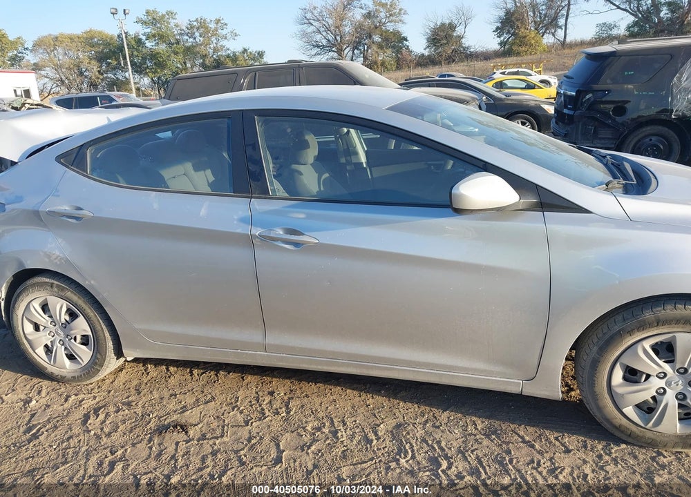 2016 HYUNDAI ELANTRA SE VIN: 5NPDH4AE8GH669738