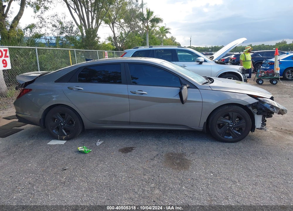 2022 HYUNDAI ELANTRA VIN: KMHLM4AG8NU352369