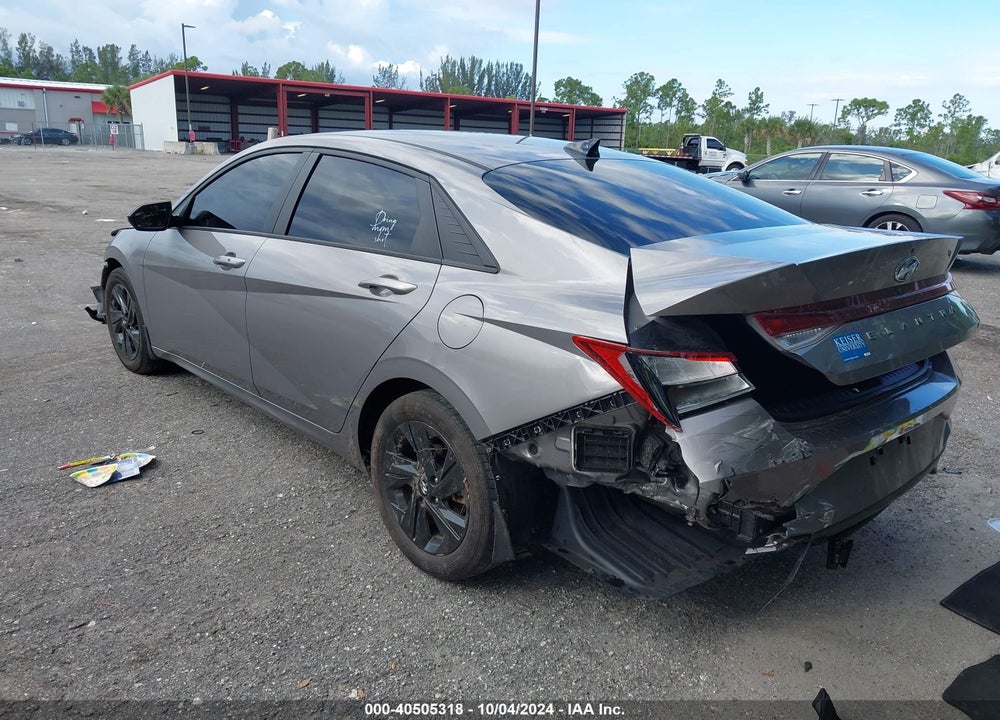 2022 HYUNDAI ELANTRA VIN: KMHLM4AG8NU352369