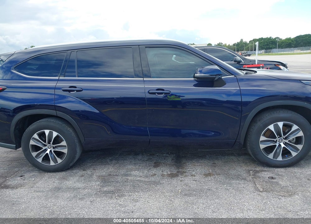 2021 TOYOTA HIGHLANDER XLE VIN: 5TDGZRAH8MS058616