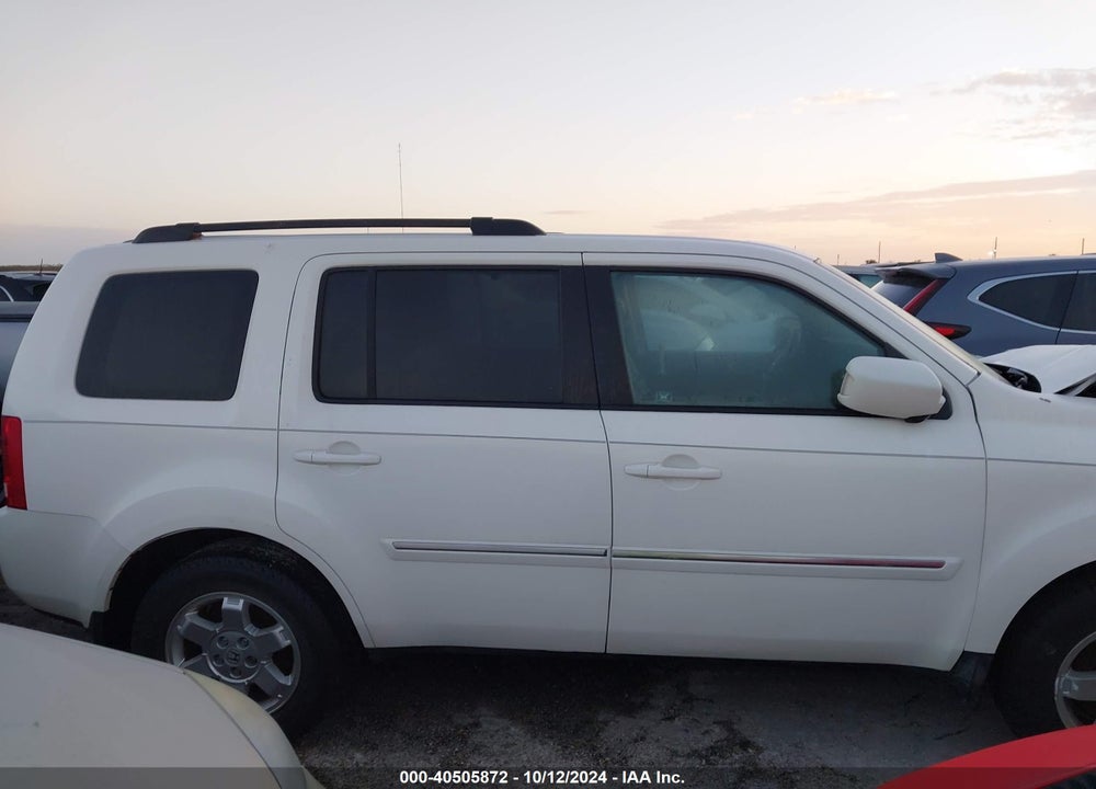 2011 HONDA PILOT TOURING VIN: 5FNYF4H91BB099220