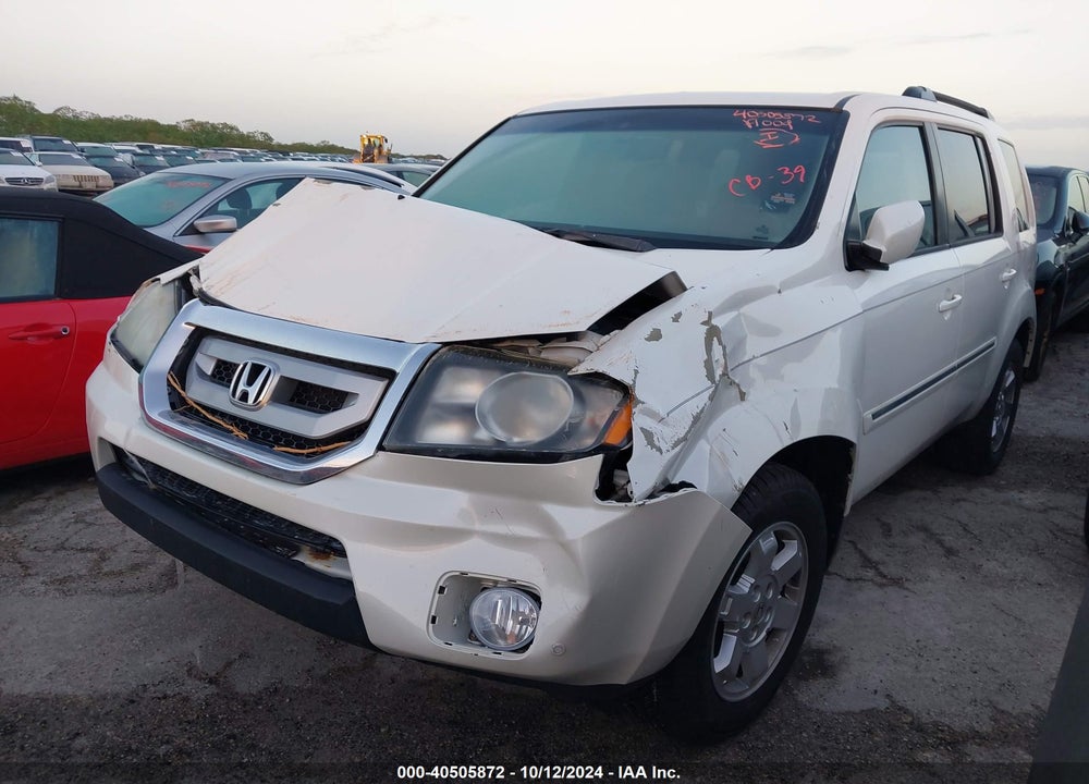 2011 HONDA PILOT TOURING VIN: 5FNYF4H91BB099220