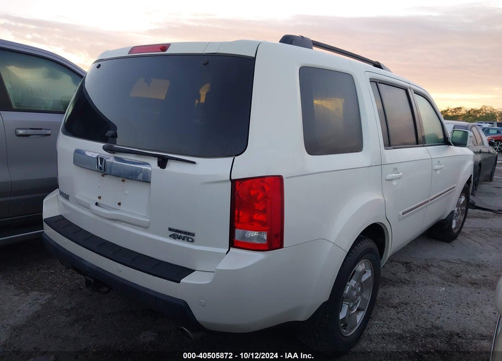 2011 HONDA PILOT TOURING VIN: 5FNYF4H91BB099220