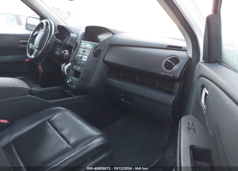 2011 HONDA PILOT TOURING VIN: 5FNYF4H91BB099220