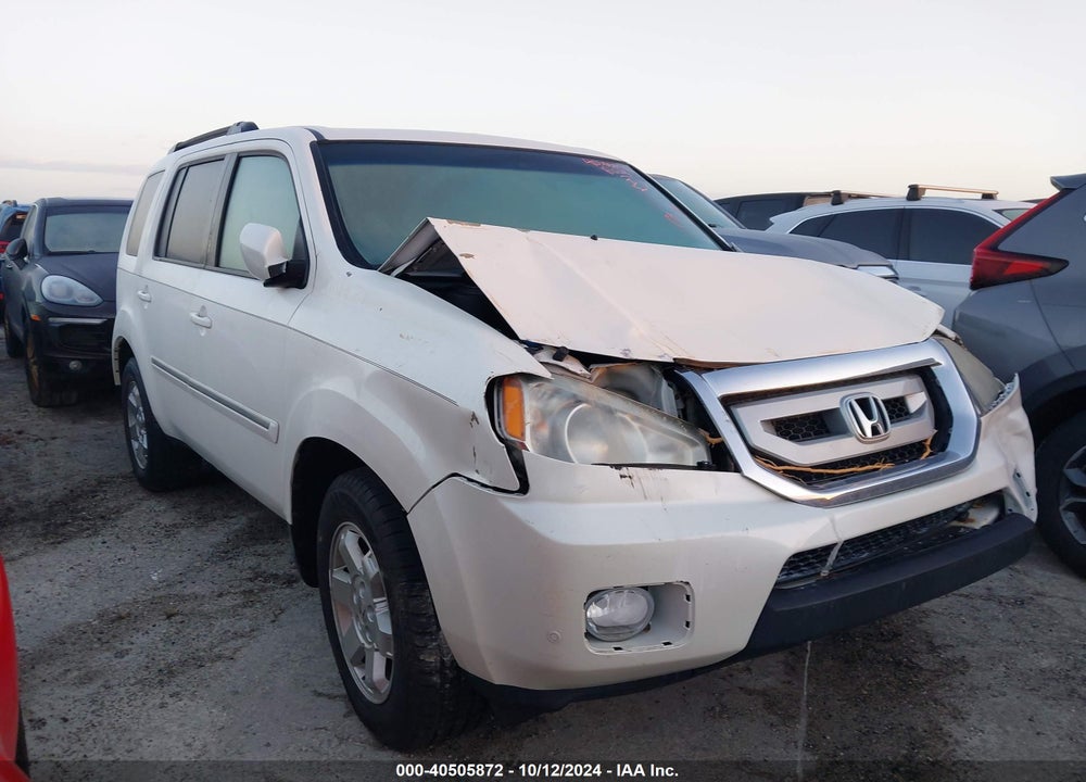 2011 HONDA PILOT TOURING VIN: 5FNYF4H91BB099220