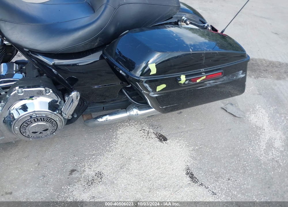 2015 HARLEY-DAVIDSON FLHX STREET GLIDE VIN: 1HD1KBM10FB696044