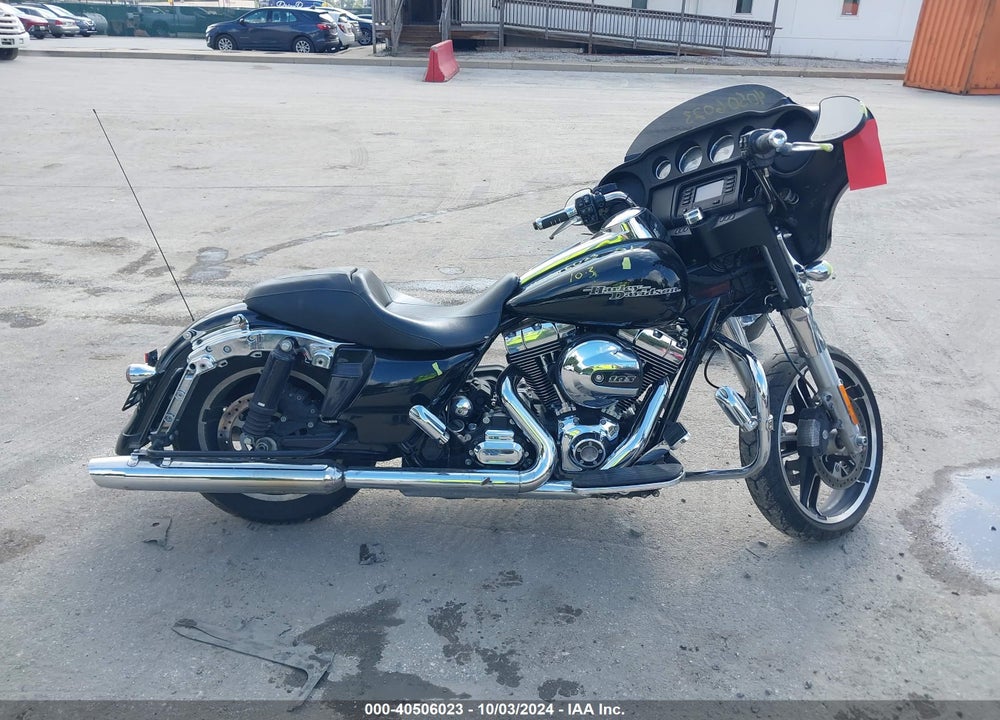 2015 HARLEY-DAVIDSON FLHX STREET GLIDE VIN: 1HD1KBM10FB696044