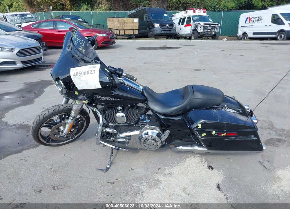 2015 HARLEY-DAVIDSON FLHX STREET GLIDE VIN: 1HD1KBM10FB696044