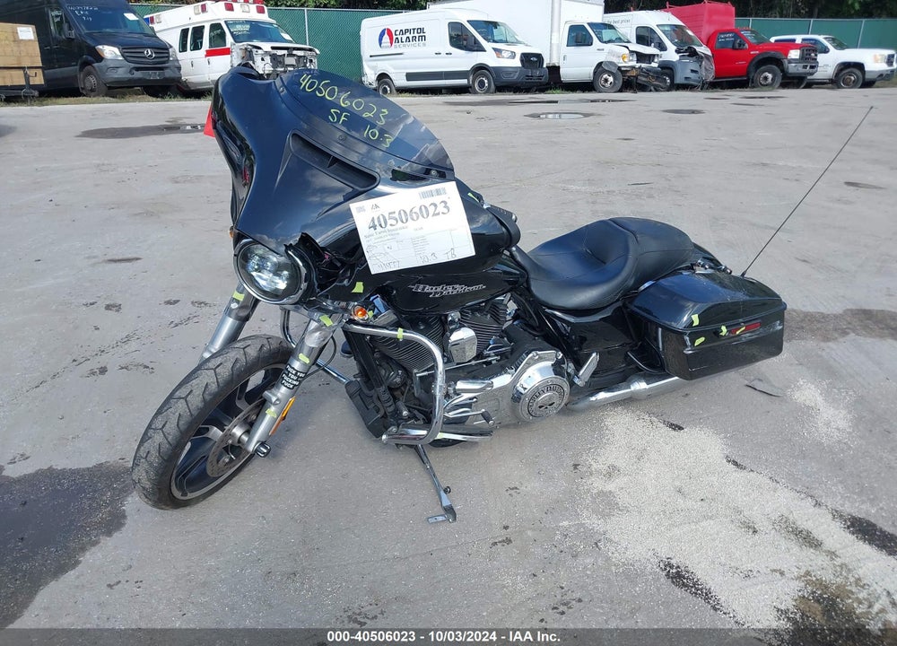 2015 HARLEY-DAVIDSON FLHX STREET GLIDE VIN: 1HD1KBM10FB696044