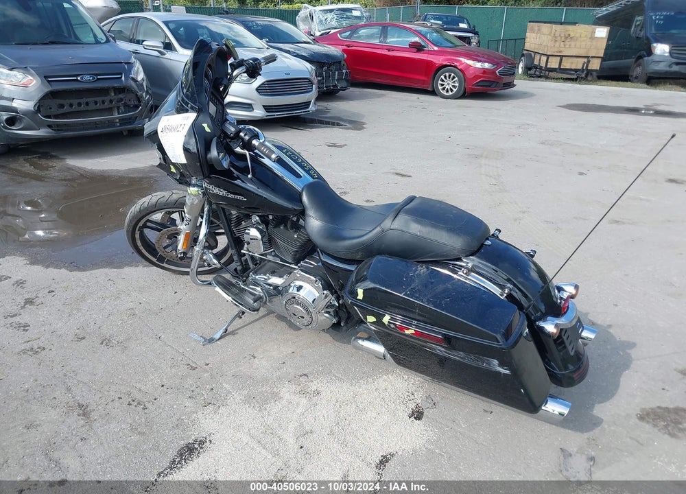 2015 HARLEY-DAVIDSON FLHX STREET GLIDE VIN: 1HD1KBM10FB696044
