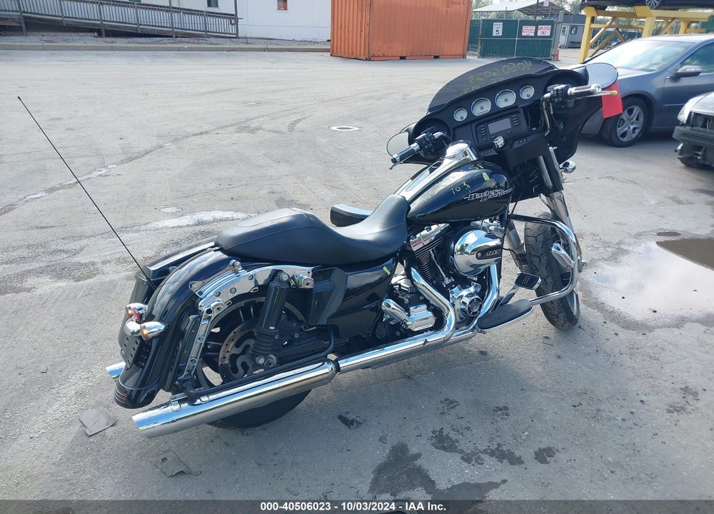2015 HARLEY-DAVIDSON FLHX STREET GLIDE VIN: 1HD1KBM10FB696044