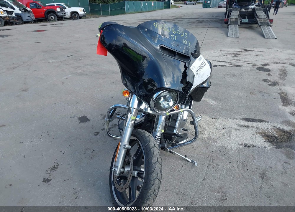 2015 HARLEY-DAVIDSON FLHX STREET GLIDE VIN: 1HD1KBM10FB696044
