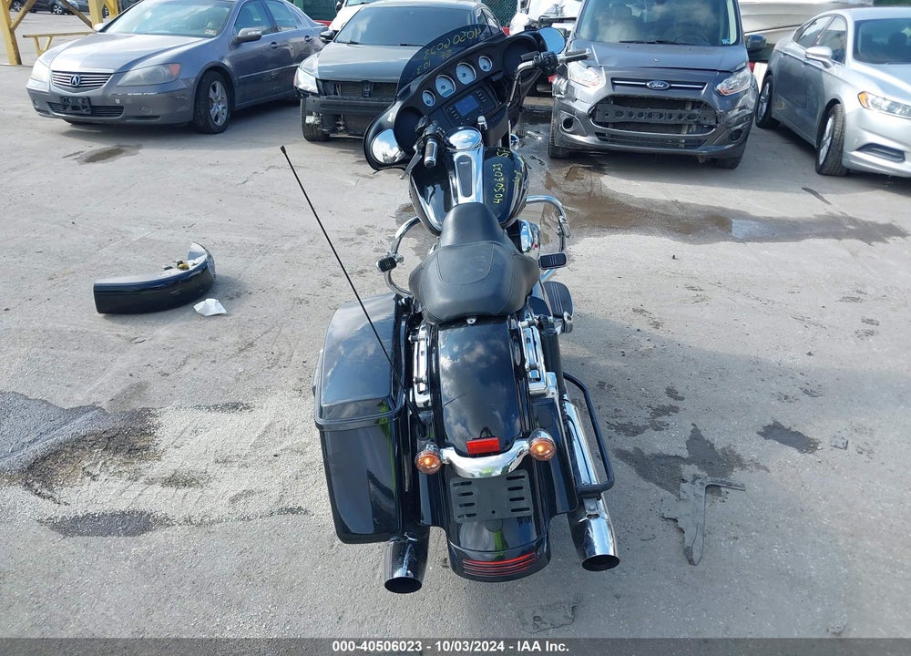 2015 HARLEY-DAVIDSON FLHX STREET GLIDE VIN: 1HD1KBM10FB696044