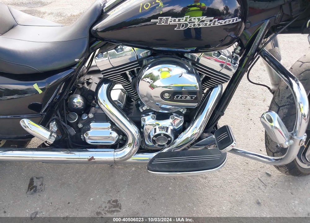 2015 HARLEY-DAVIDSON FLHX STREET GLIDE VIN: 1HD1KBM10FB696044
