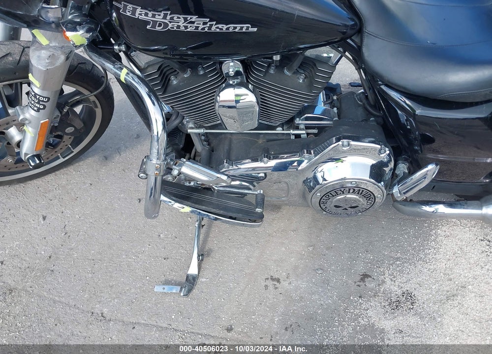 2015 HARLEY-DAVIDSON FLHX STREET GLIDE VIN: 1HD1KBM10FB696044