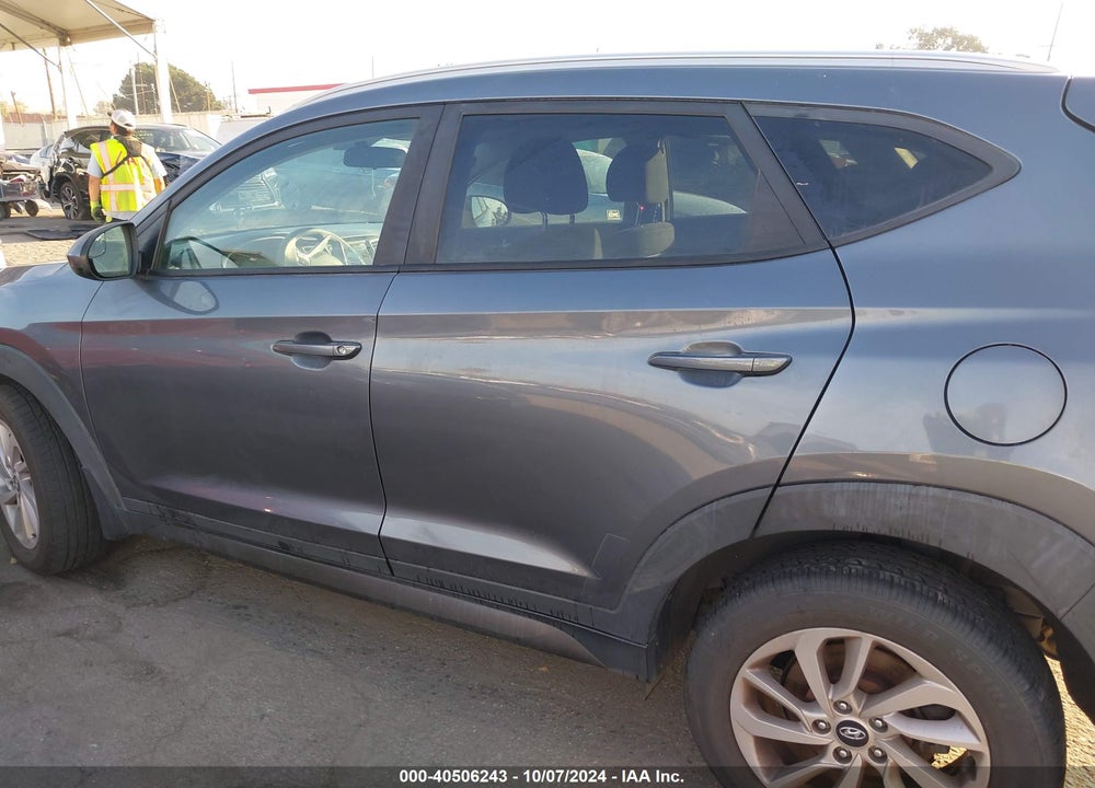 2016 HYUNDAI TUCSON SE VIN: KM8J33A44GU188891