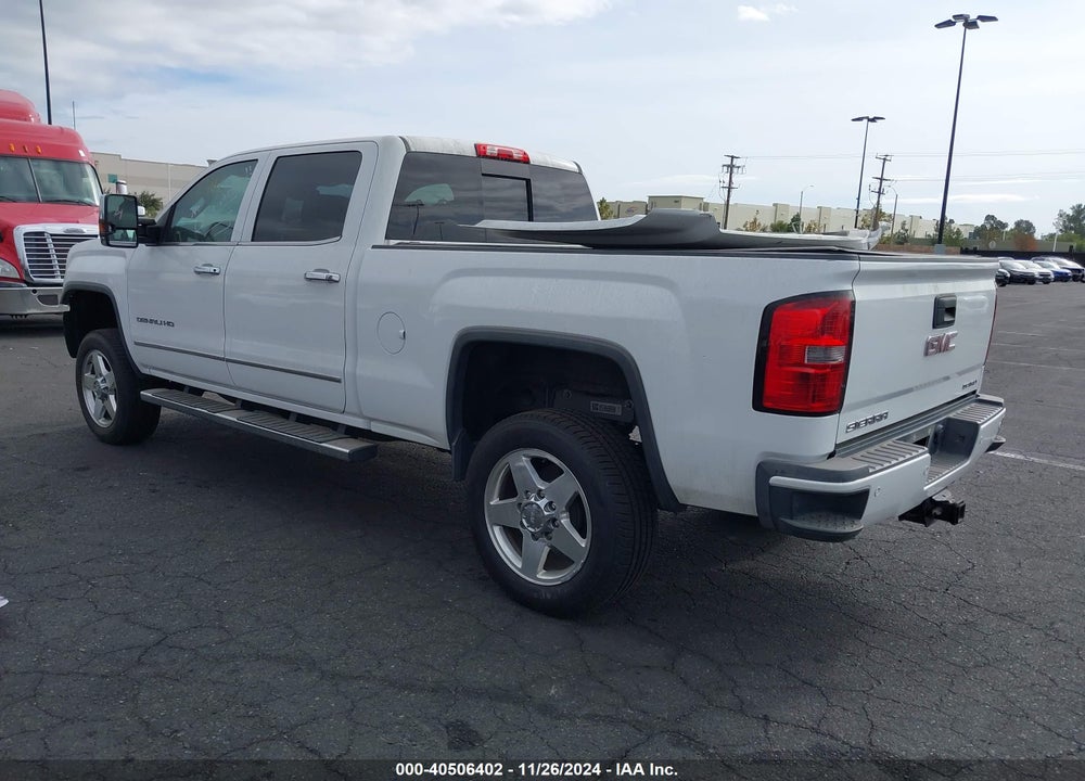 2015 GMC SIERRA 2500HD DENALI VIN: 1GT120E84FF145707