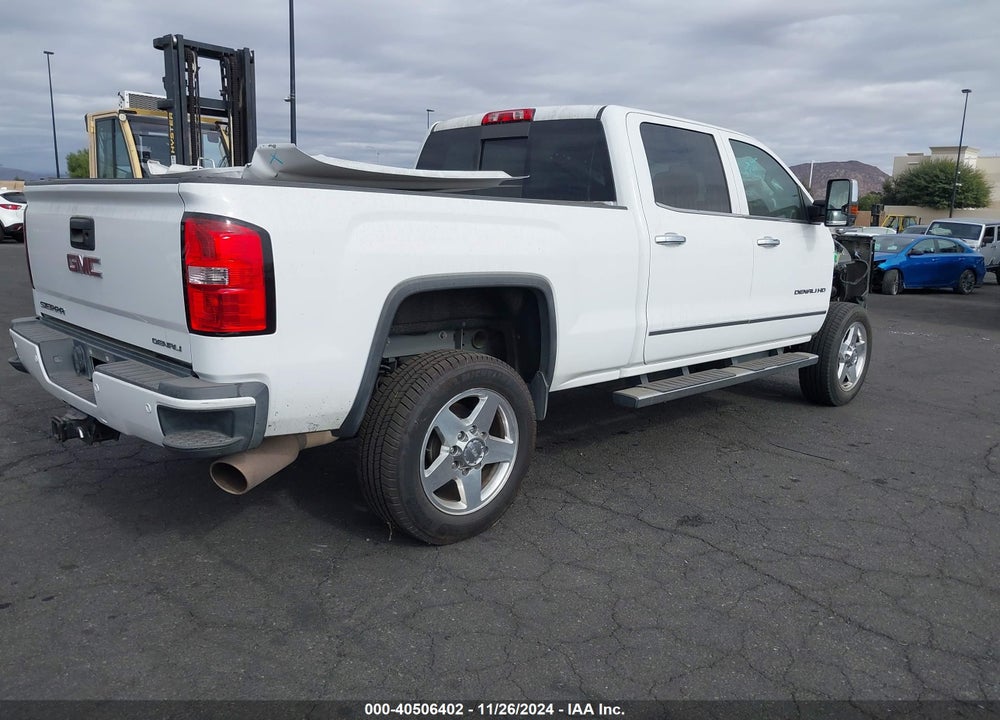 2015 GMC SIERRA 2500HD DENALI VIN: 1GT120E84FF145707