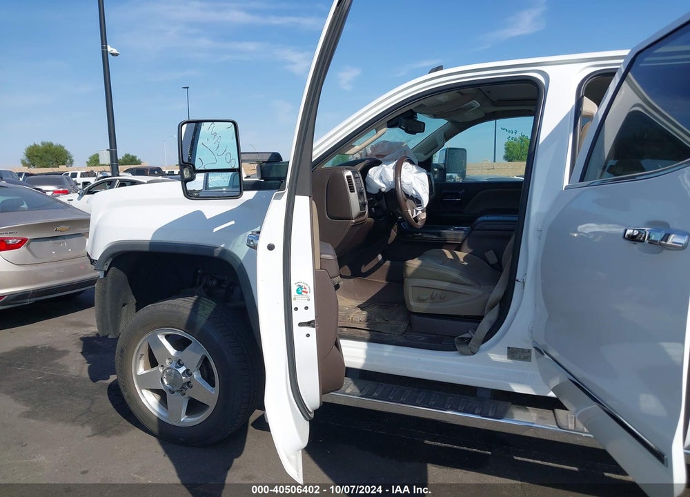 2015 GMC SIERRA 2500HD DENALI VIN: 1GT120E84FF145707