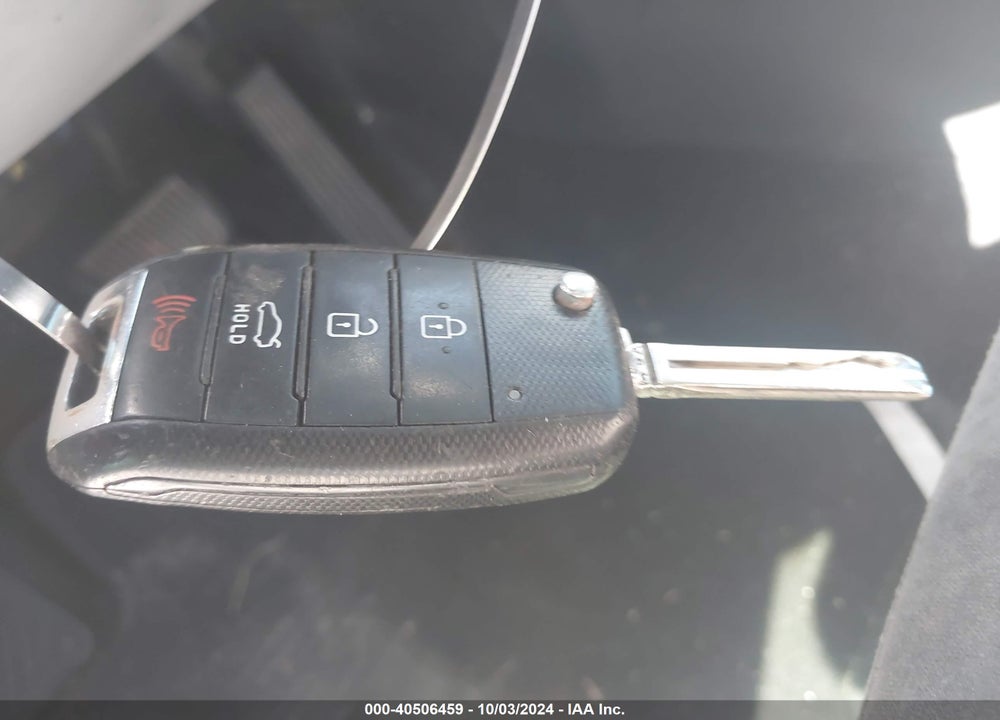 2015 KIA OPTIMA LX VIN: KNAGM4A73F5550906