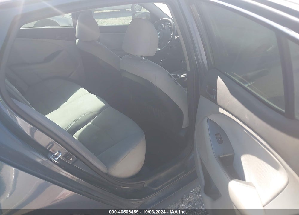 2015 KIA OPTIMA LX VIN: KNAGM4A73F5550906