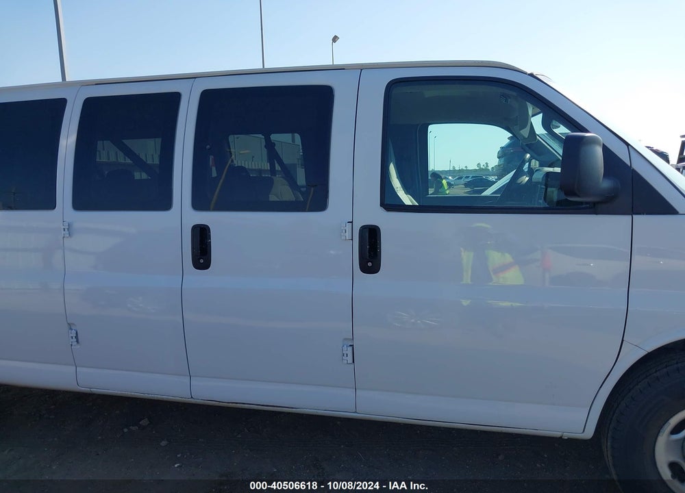 2020 CHEVROLET EXPRESS PASSENGER RWD 3500 EXTENDED WHEELBASE LT VIN: 1GAZGPFG9L1136764