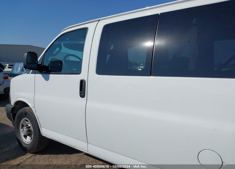 2020 CHEVROLET EXPRESS PASSENGER RWD 3500 EXTENDED WHEELBASE LT VIN: 1GAZGPFG9L1136764