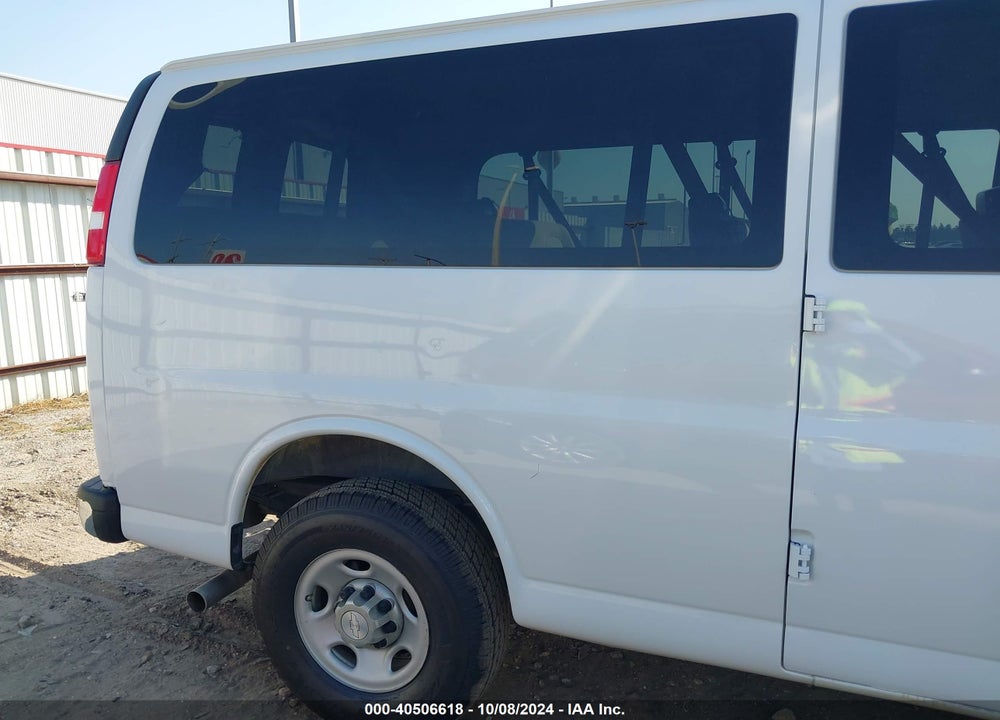 2020 CHEVROLET EXPRESS PASSENGER RWD 3500 EXTENDED WHEELBASE LT VIN: 1GAZGPFG9L1136764
