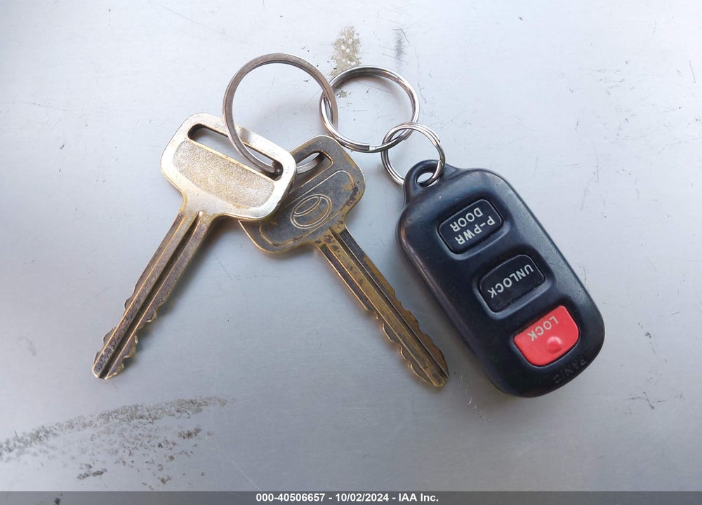 2002 TOYOTA SIENNA LE VIN: 4T3ZF13CX2U469581