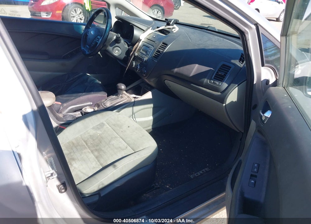 2015 KIA FORTE EX VIN: KNAFX4A88F5272936