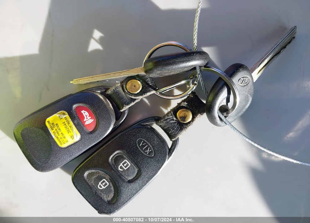 2012 KIA SORENTO LX VIN: 5XYKT3A63CG299972