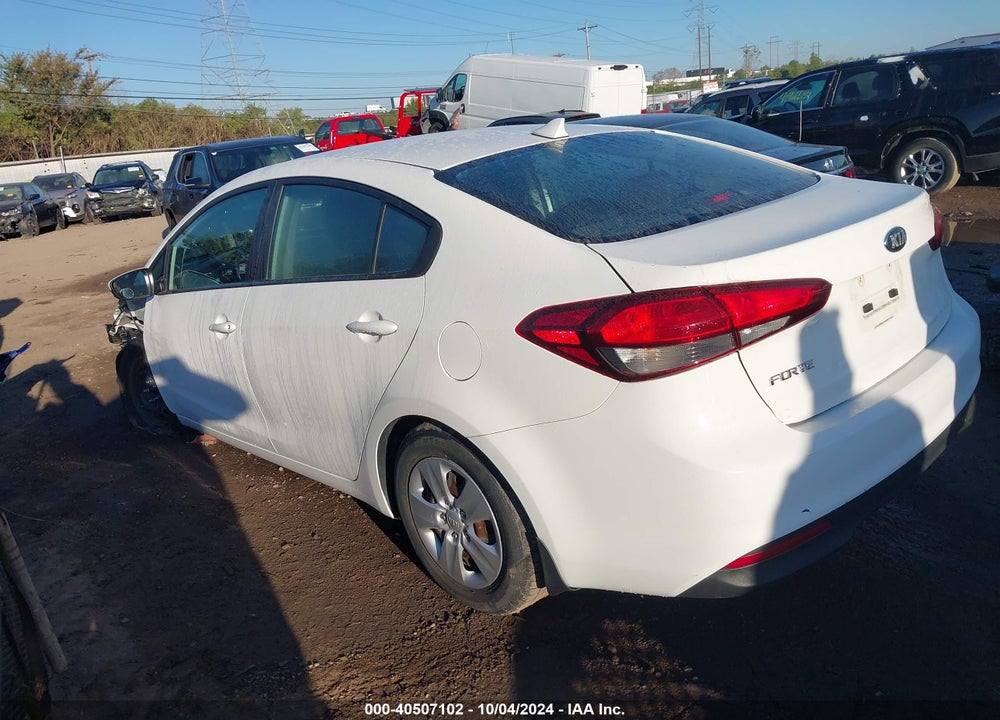 2018 KIA FORTE LX VIN: 3KPFK4A77JE193943