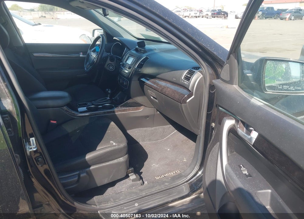 2015 KIA SORENTO LX V6 VIN: 5XYKT4A76FG589321